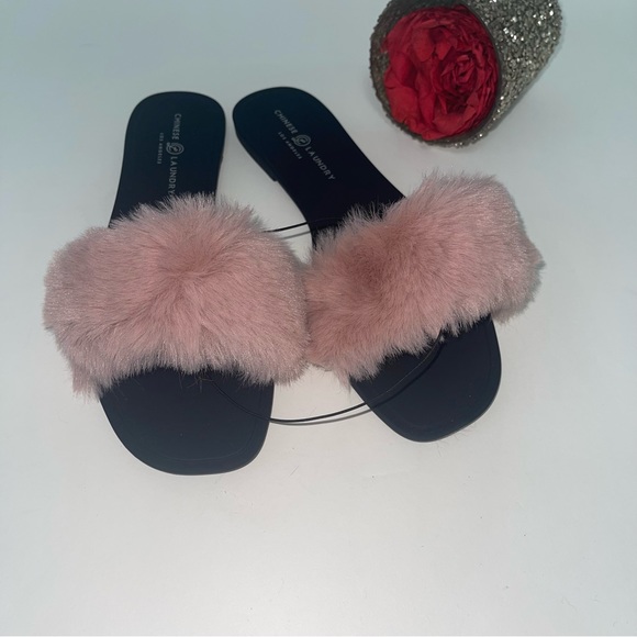 CHINESE LAUNDRY Pink Midnight Faux Fur Slide Sandal - Size 9 - Reemoly - Picture 4 of 9
